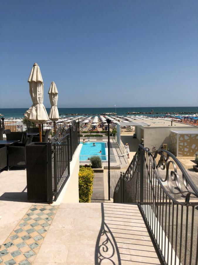 Hotel La Rosa Cattolica Eksteriør billede